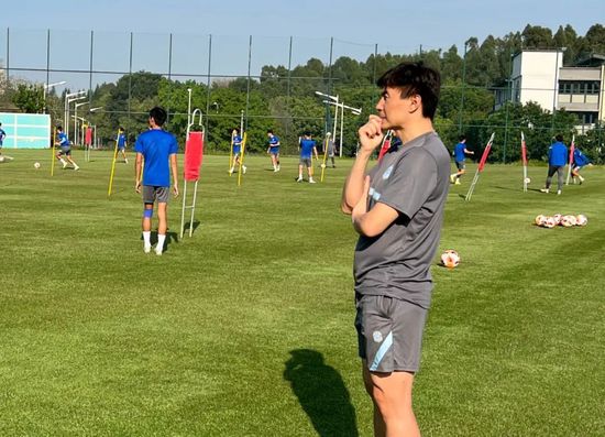 如果我是另一位教练，在另一家具有不同档次的俱乐部，那将是完全不同的事情。